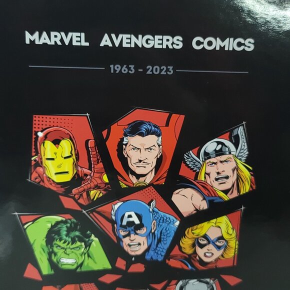 Finding Unicorn Marvel Comics Avengers 60yrs Official Card Binder Hulk Thor - Picture 2 of 7